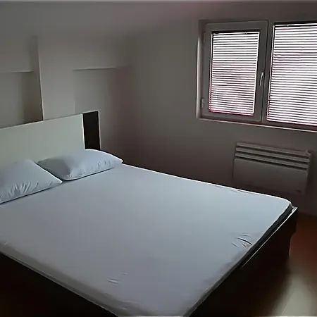 Dora Apartment *