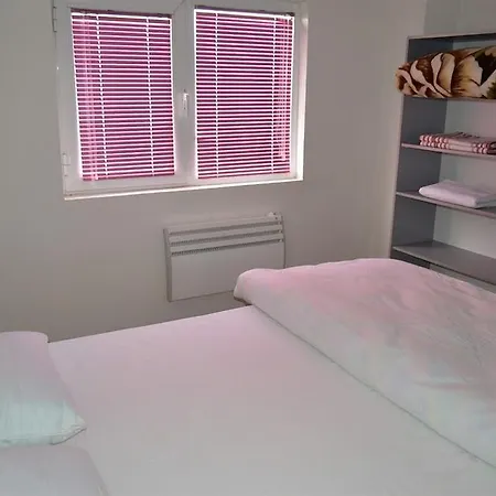 Dora Apartment *