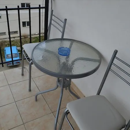 Dora Apartment *