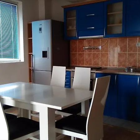 Apartment Dora *