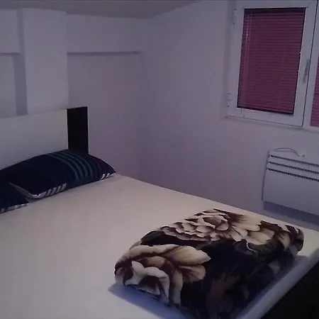 Apartment Dora *
