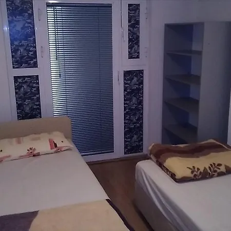 Apartment Dora *